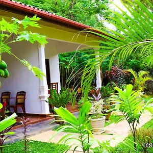 Guest house Priyavimana Habarana